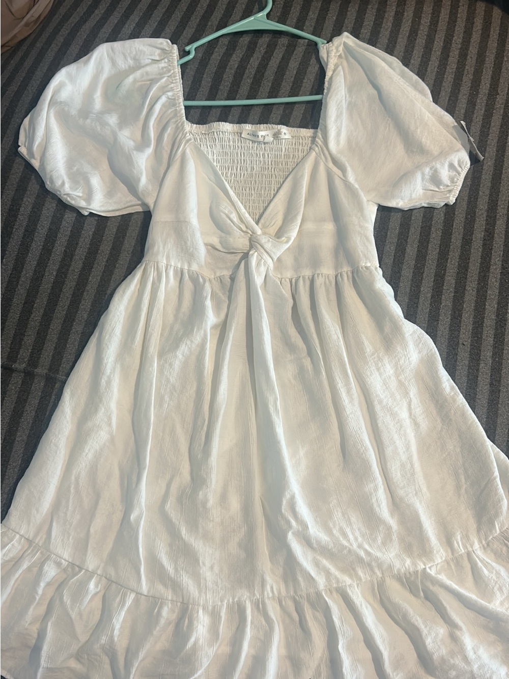 Backless White Tie-Front Puff Sleeve Dress